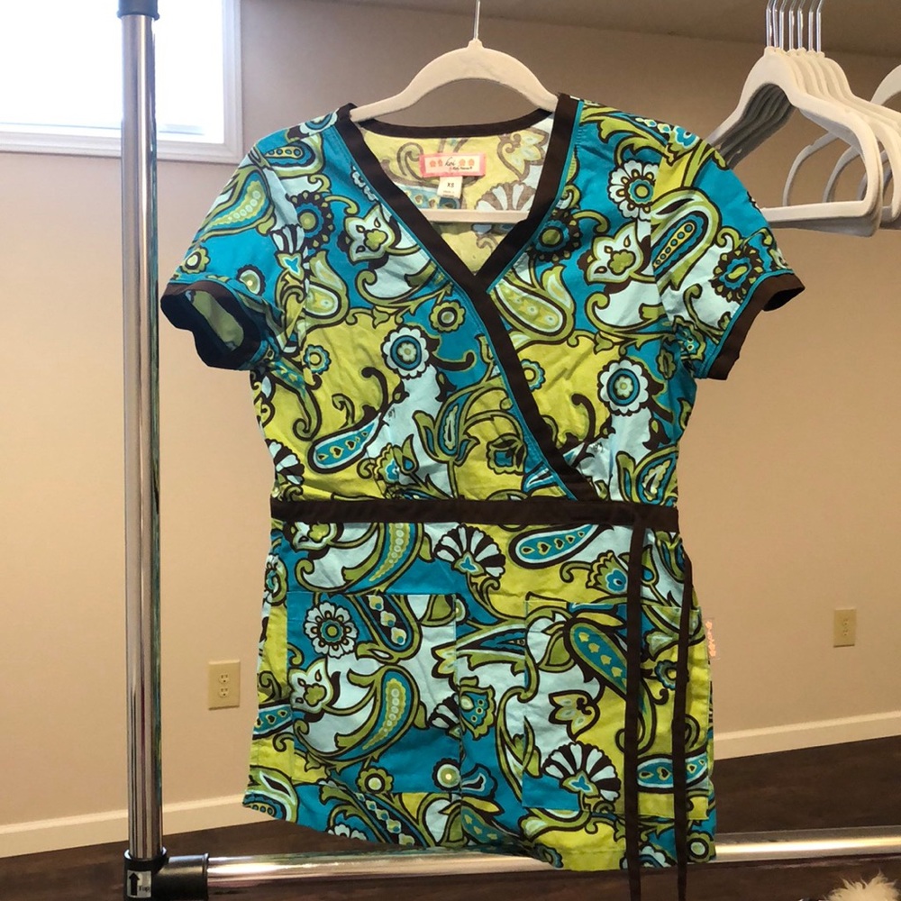 Women’s scrub top xs